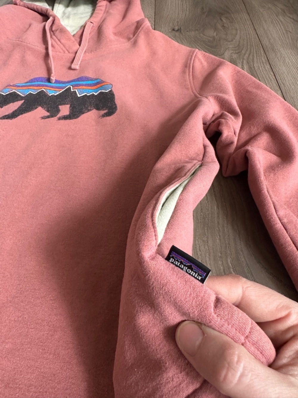 Patagonia hooded sweatshirt
Fitz Roy Bear Uprisal Hoodie Pink SMALL - Picture 3 of 8